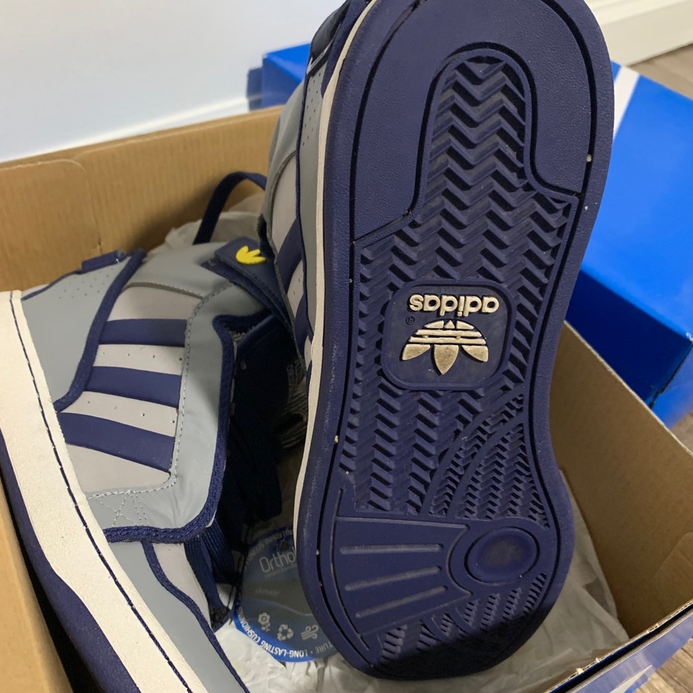 ADIDAS - Picture 5 of 5